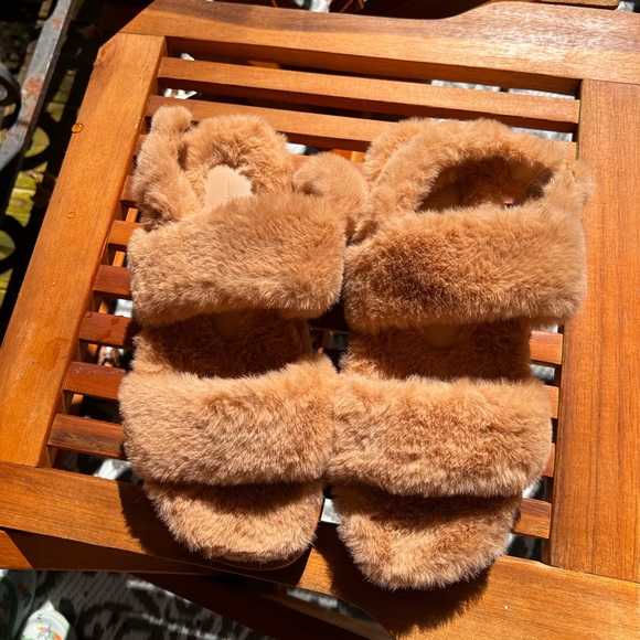 NWT Stuart Weitzman fluffy shoes Size 8 - Picture 3 of 13